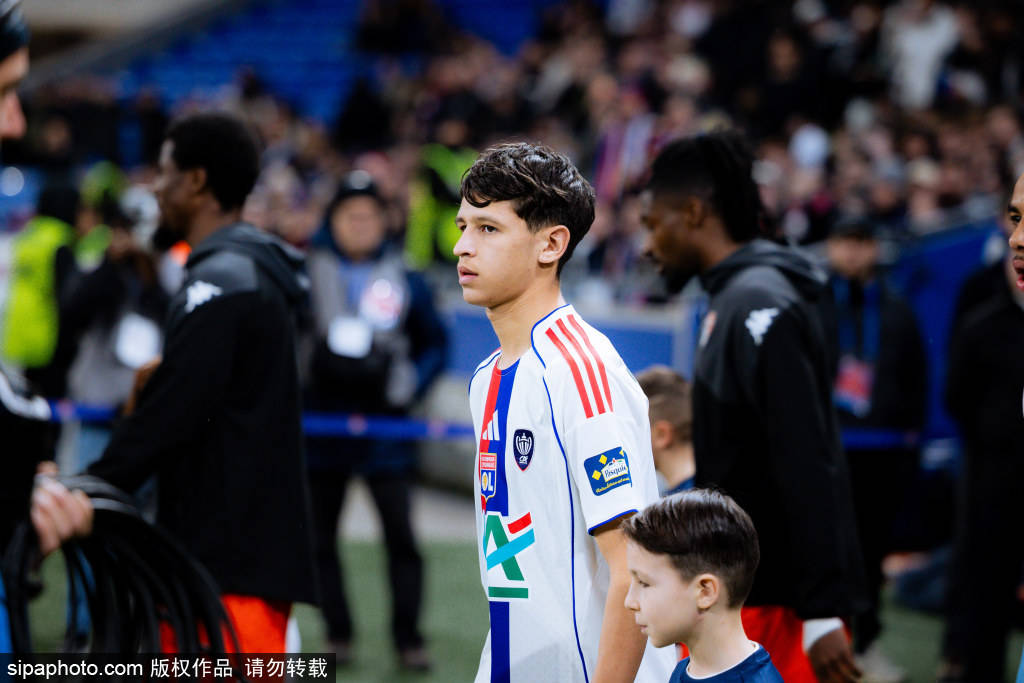 恩德里克禁赛后重返里昂首发遭遇失利：我希望与维尼修斯和姆巴佩一起赢得欧冠